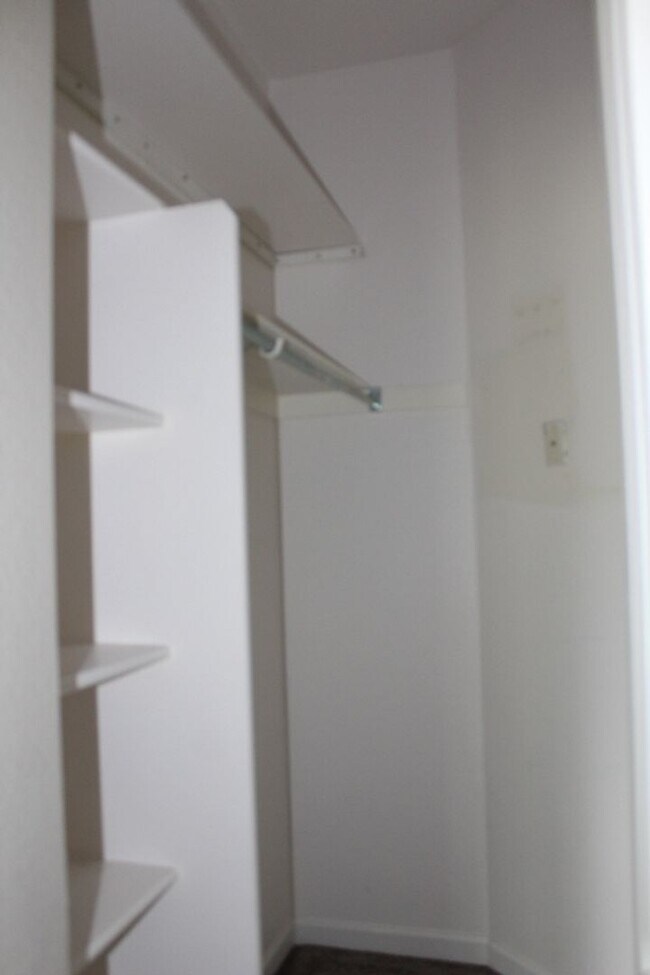 Building Photo - Charming 2 BR/2 BA Condo located in Little...