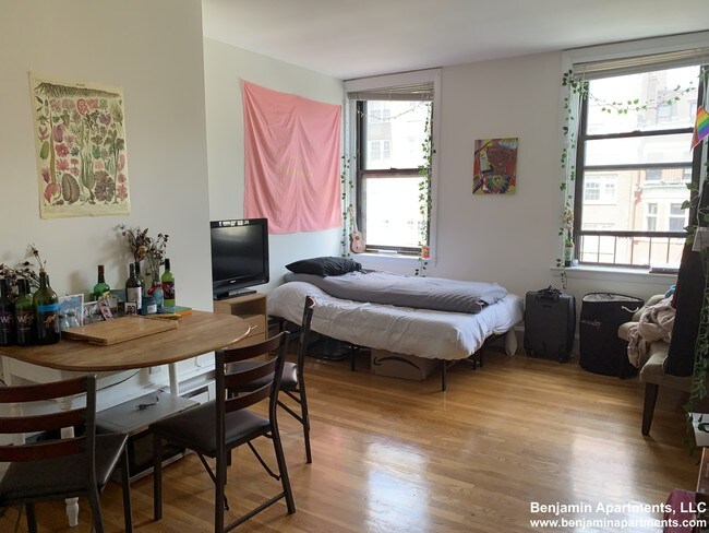 Primary Photo - 530 Beacon St