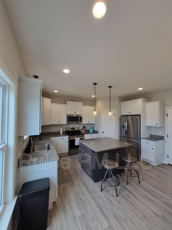 Building Photo - 6179 Ballyshannon Dr