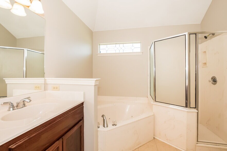 Building Photo - 6254 Ravenwood Park Dr N