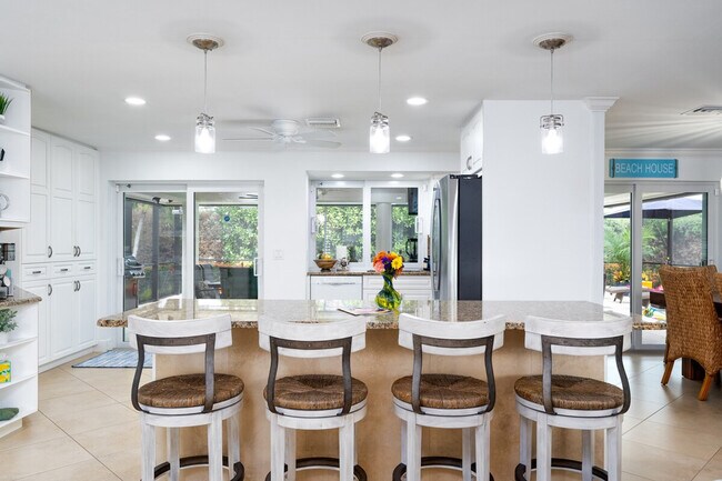 Building Photo - 149 Beachcomber St