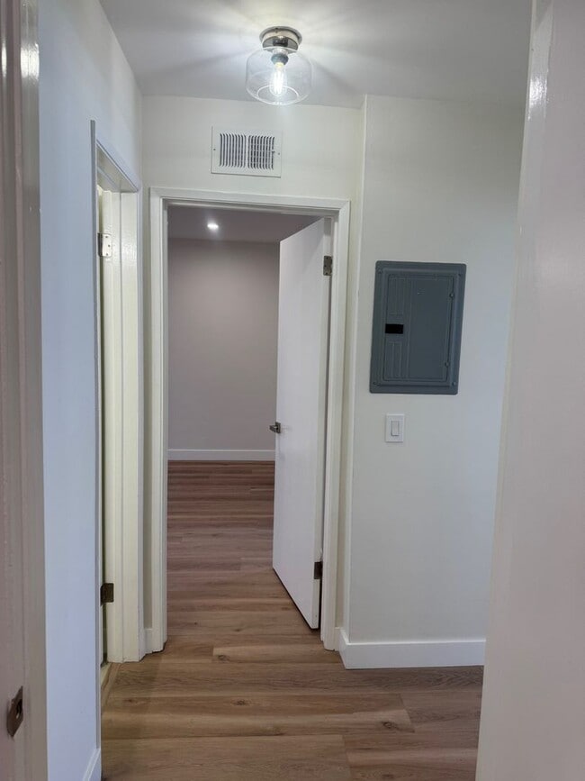 Building Photo - 618 Orlando Ave