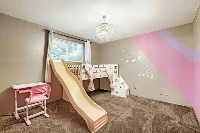 Building Photo - 3bd/1.75ba Issaquah Home