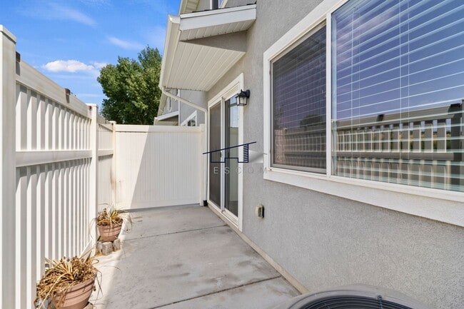 Building Photo - 6471 Aspen Ln