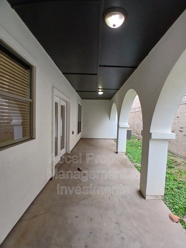 Building Photo - 128 San Jacinto St