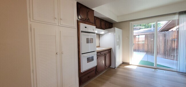 Building Photo - Beautiful 2 Bedroom / 2 Bath Bungalow Next to Hidden Valley Golf Club with Large Private Patio, N...