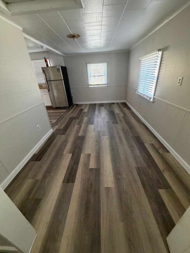 Building Photo - Charming 3-bed, 2-bath Single Family Home!