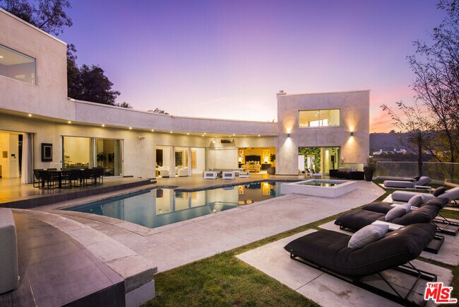 Building Photo - 2666 Hutton Dr