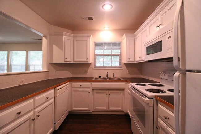 Building Photo - 1 Bedroom 1 Bath Duplex in Navy Hill Area ...