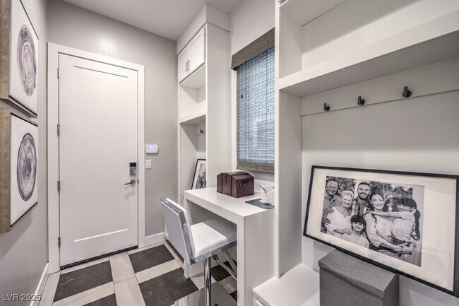 Building Photo - 2542 Strathmill Ave