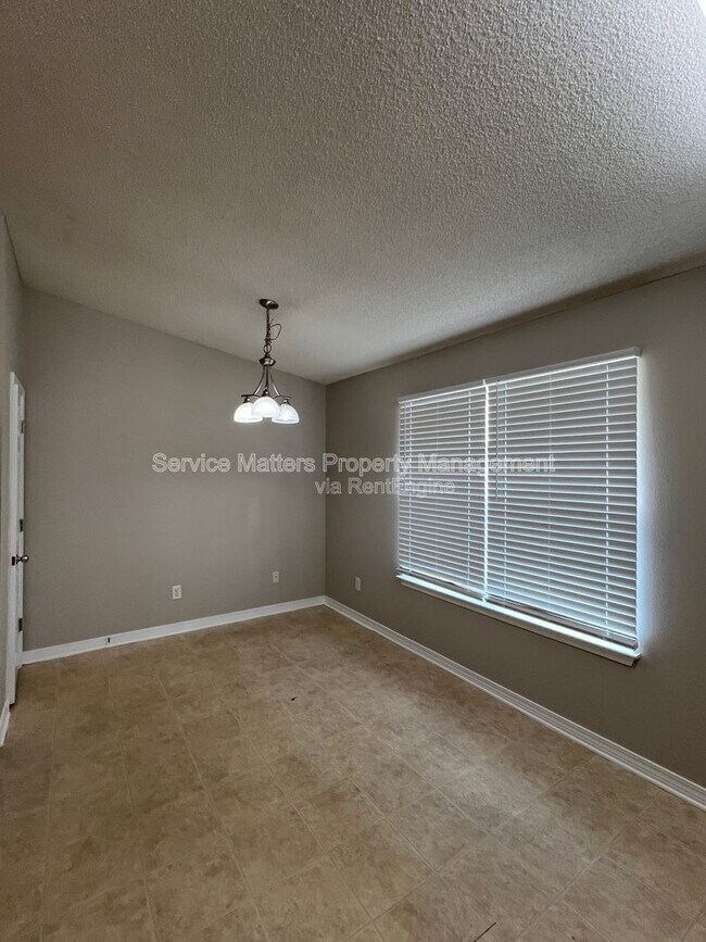 Building Photo - 10440 Millbrook Dr