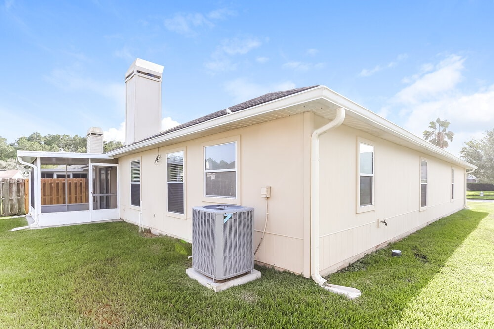 Building Photo - 1725 Saw Lake Drive