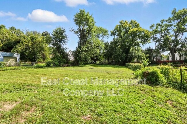 Building Photo - 3103 Rosekemp Ave