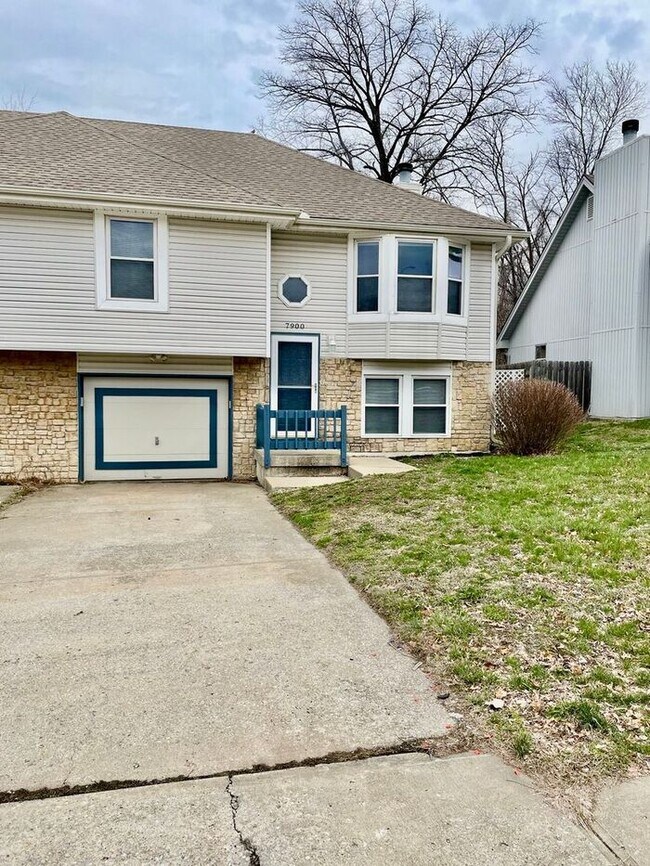 Spacious 3 Bedroom, 2 Bathroom Duplex Home... 7900 NW 79th Pl Kansas