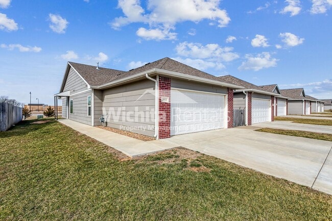 Building Photo - Newer 3 bedroom 2 bath duplex - ***$500 off the first month's rent***