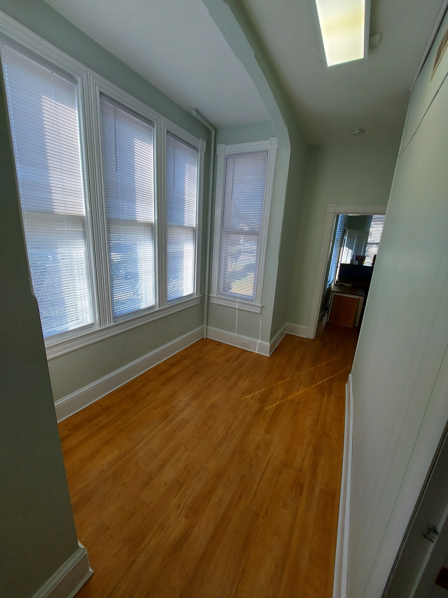 Building Photo - 305 N Division St