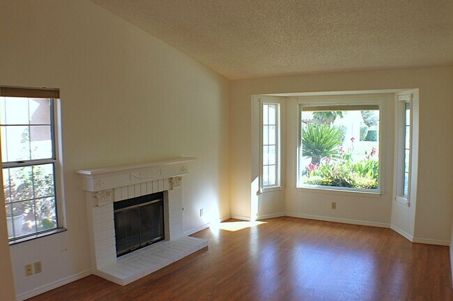 Building Photo - Beautiful Sun Lakes Country Club Home – 55+ Gated Community