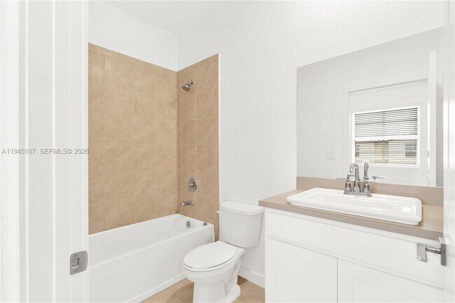 Building Photo - 444 NE 5th St