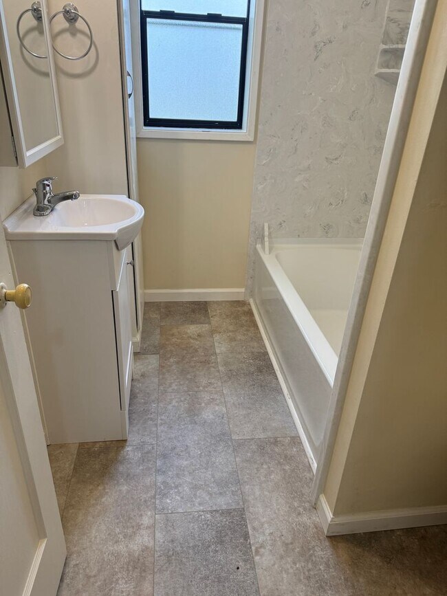 Building Photo - 12wash01