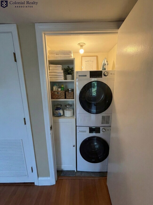 Building Photo - 85 Brainerd Rd