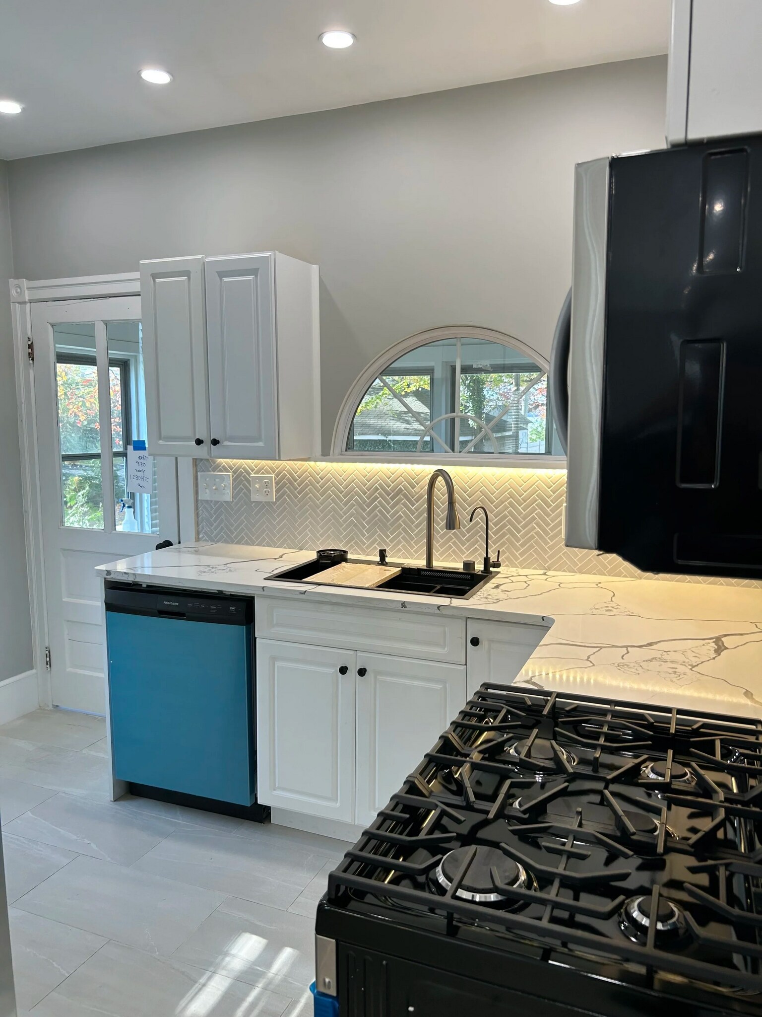 Building Photo - 72 Delaware Ave