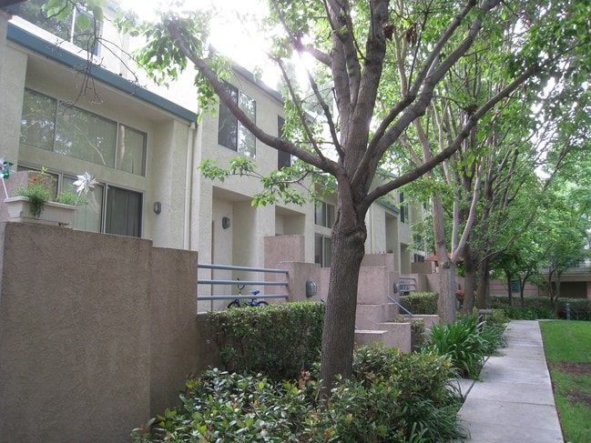 Outside - 414 Galleria Dr