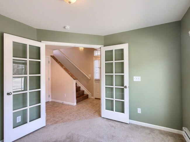 Building Photo - 2 Bedroom Townhome in Denver