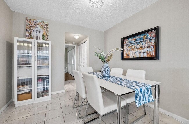 Building Photo - 181 Tilford I