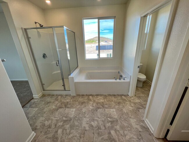 Building Photo - 5 Bedroom home with FULL MOTHER IN LAW SUI...