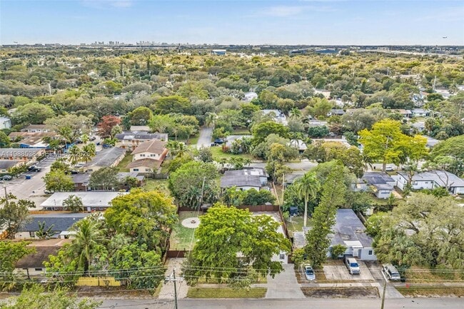 Building Photo - 1600 SW 9th St