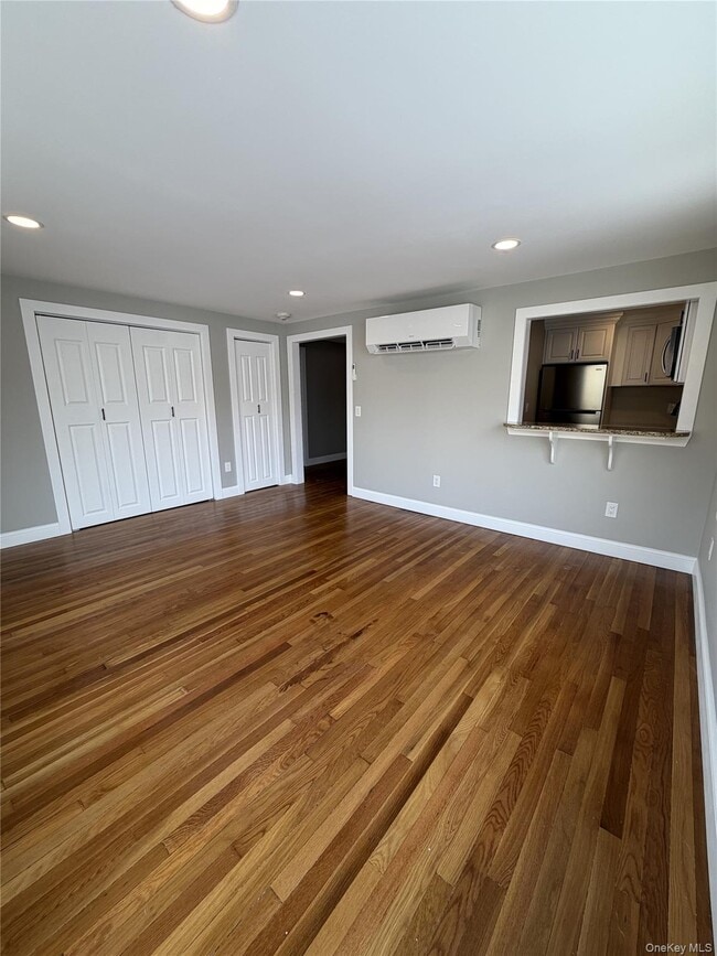 Building Photo - 4 Milton Ave