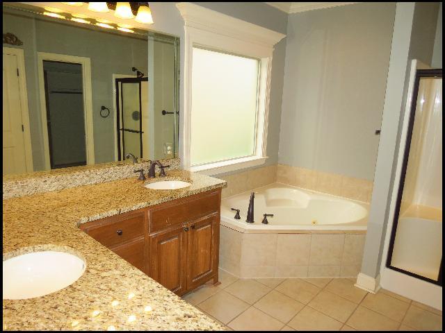 Building Photo - 3153 Stonewall Dr