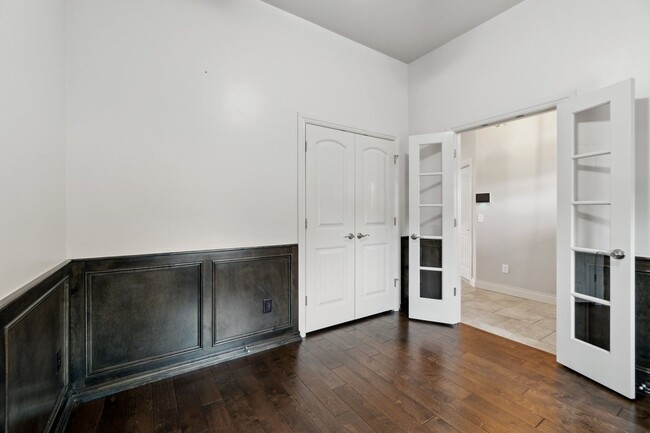 Building Photo - Upscale Comfort Meets Everyday Functionali...