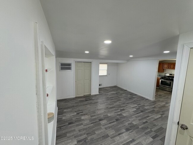 Building Photo - 276 Linden Ave