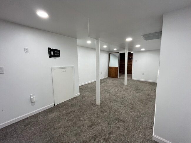 Building Photo - 237 E Walnut St