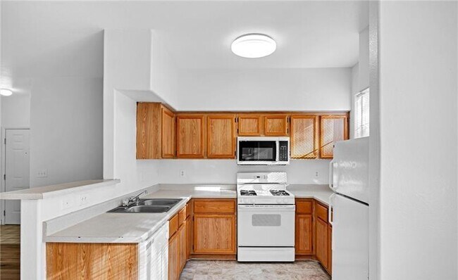 Building Photo - 9050 W Warm Springs Rd