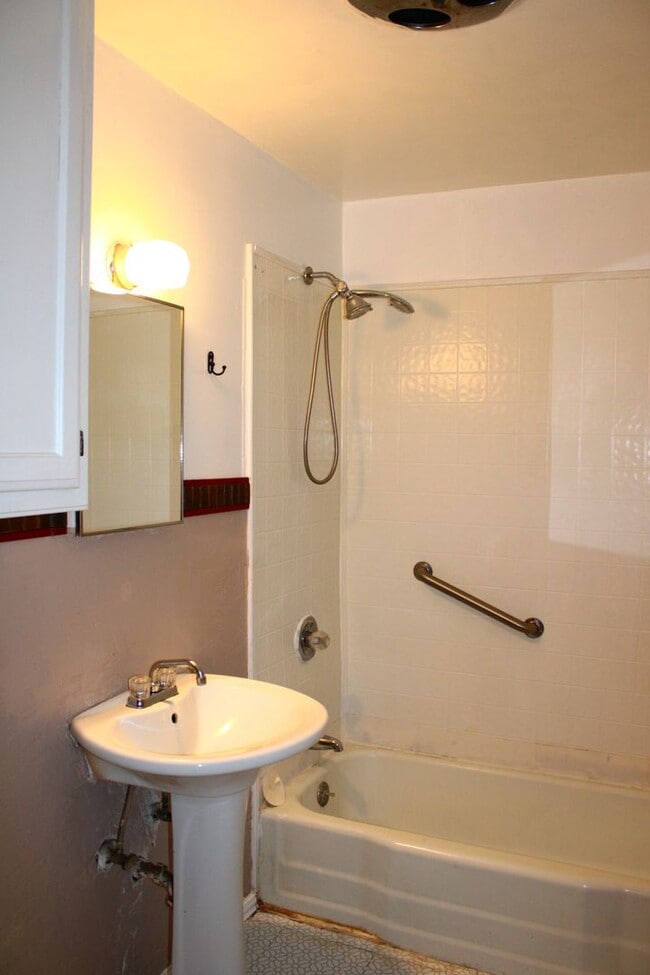 Building Photo - Located in Canyon 2/1 Owner pays water 1/2 OFF 1ST MONTHS RENT!!