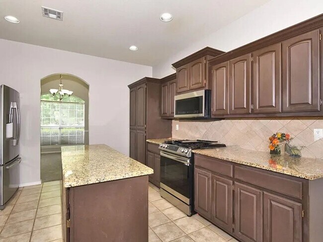 Building Photo - Beautiful 4 Bed 2.5 Bath Property in South...