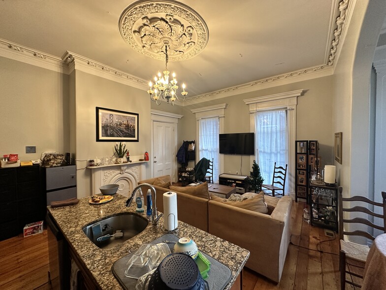 Building Photo - 135 Hillside St