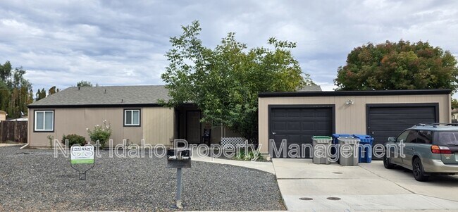 Primary Photo - 2732 N Siesta Ave