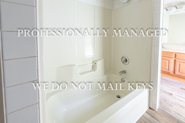 Building Photo - 1109 N Winstead Ave