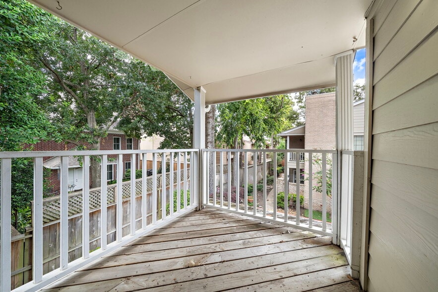 Building Photo - 2220 Bering Dr