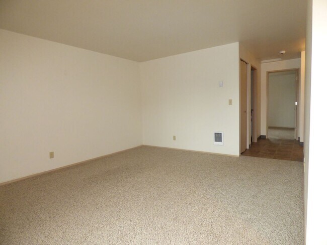 Building Photo - 1 bedroom 1 bath second level unit!