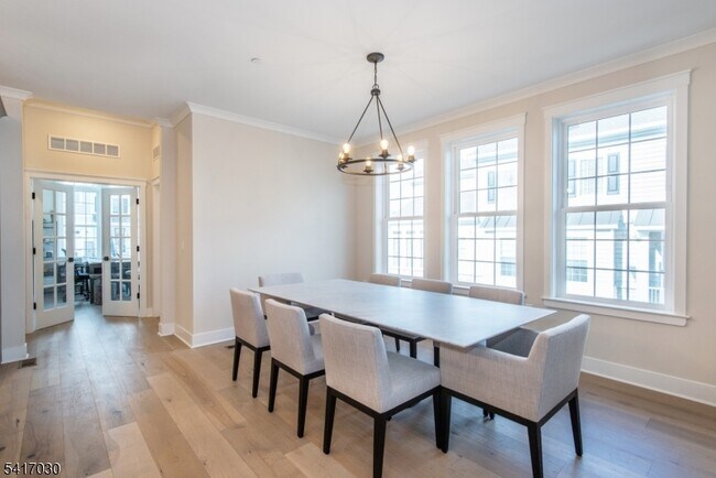 Building Photo - 37 Hillandale Dr