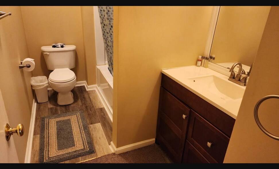 Private bath - 8310 Park Vista Cir