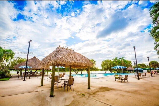 Building Photo - 16200 Golf Club Rd