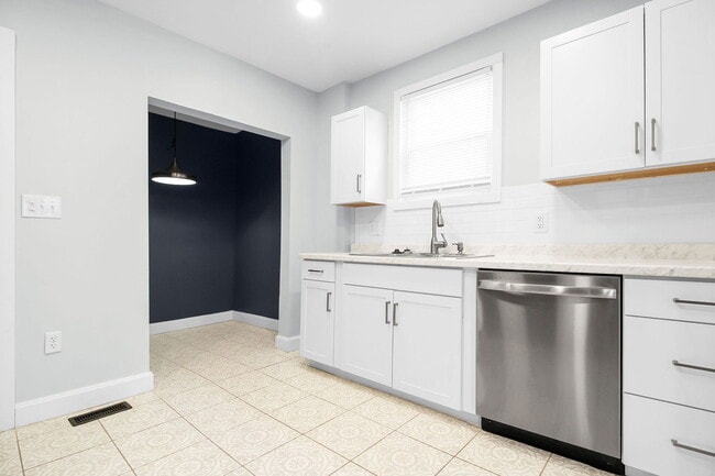 Building Photo - 587 S Ogden Ave