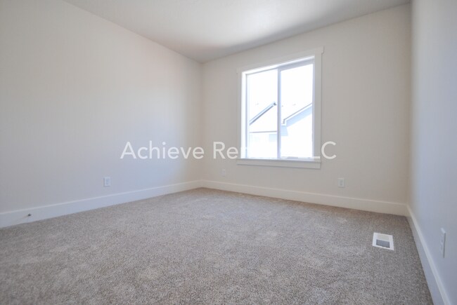 Building Photo - Downtown Logan 3-Bedroom Townhome