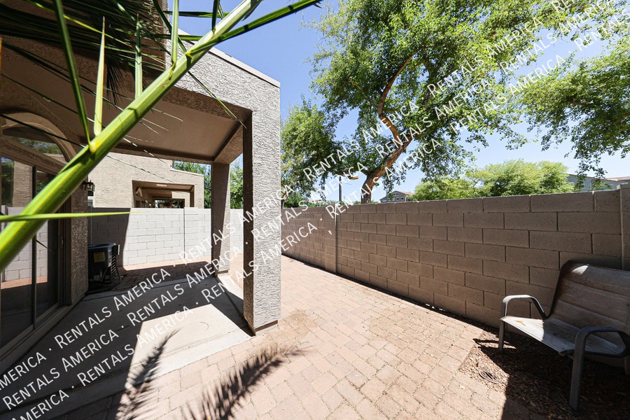 Building Photo - 2401 E Rio Salado Pkwy