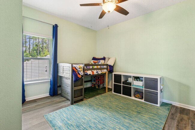 Building Photo - Spacious 4 Bed / 4 Bath Home with Upgrades...